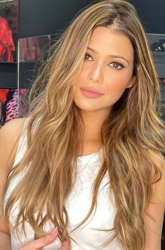 40 Subtle Hair Colour Ideas for a Sun-Kissed Glow : Warm Honey Blonde Sun-Kissed