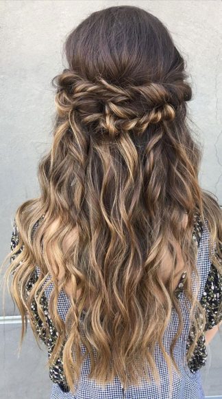 27 Effortlessly Beautiful Hairstyles For A Bohemian Wedding : Relaxed ...