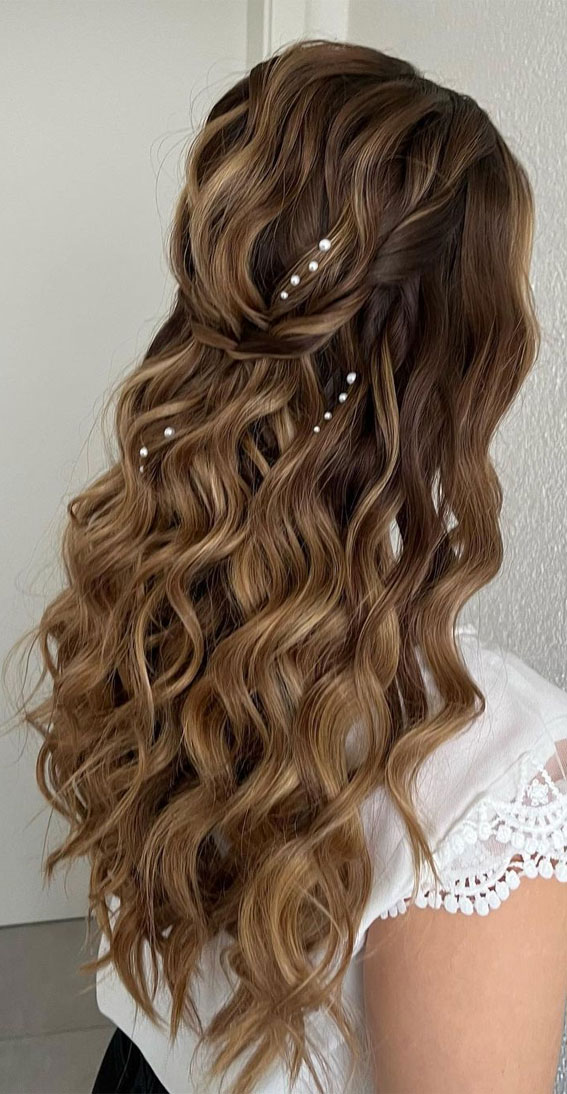 35 Enchanting Hairstyles for a Fairytale Wedding : Pearl Half Up Half Down Soft Waves