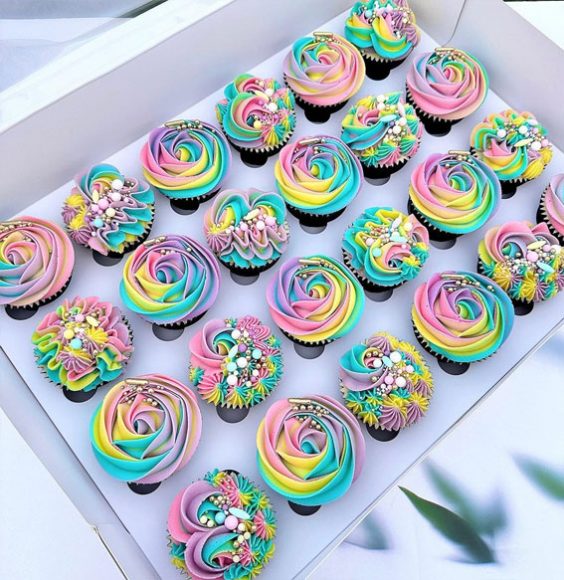 40 Irresistible Cupcake Ideas A Mix Of Pastel Rainbow Rosettes   Cupcake Ideas 1 564x580 