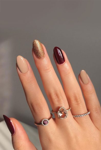 27 Glamorous, Soft, and Subtle Autumn Nail Designs : Glitter + Autumn 