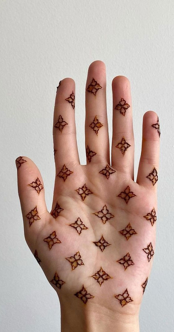Intricate Henna Designs For Special Occasions : Simplicity Floral Henna