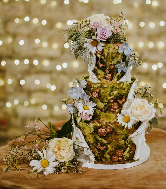 Secret Garden Wedding Cake, forest wedding cake, Woodland Wedding Cake, Tree Trunk Effect Wedding Cake, Enchanted forest wedding cake, Rustic wedding cake, Woodland-Inspired Wedding Cake, Wedding Cake Trends