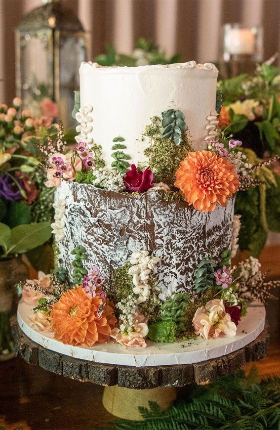 Woodland-inspired Wedding Cake Ideas : Lavender Berry Woodland Cake