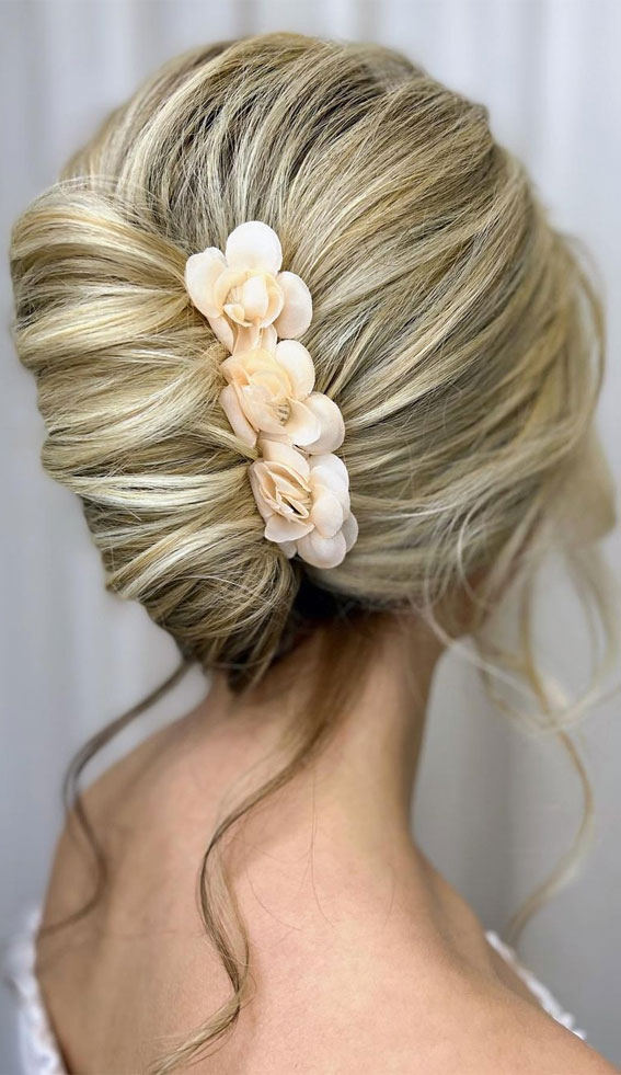 chic updos, updos, updo hairstyle, cute updo, simple updo, chignon, high updo