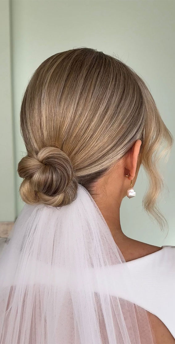 chic updos, updos, updo hairstyle, cute updo, simple updo, chignon, high updo, wedding upstyle, french twist, 90s high updo, sleek low bun