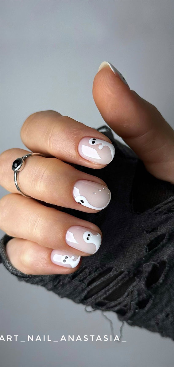 Dazzling Halloween Nails that Turn Heads Simple Swooshy Ghost Short Nails