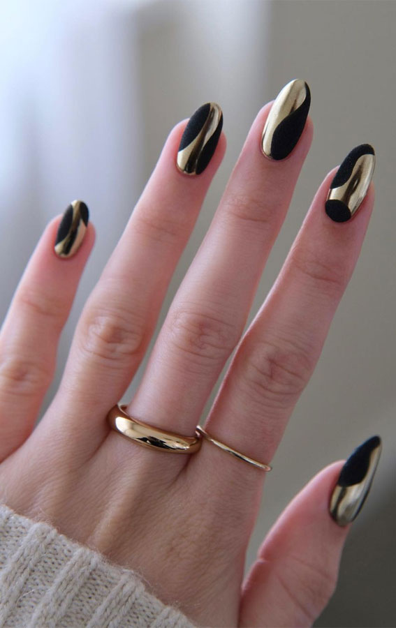black and gold nails, minimalist nails, minimalist nail art, minimalist nail designs, simple nails, simple nail ideas, cute nail ideas, cute nail art, cute and simple nails