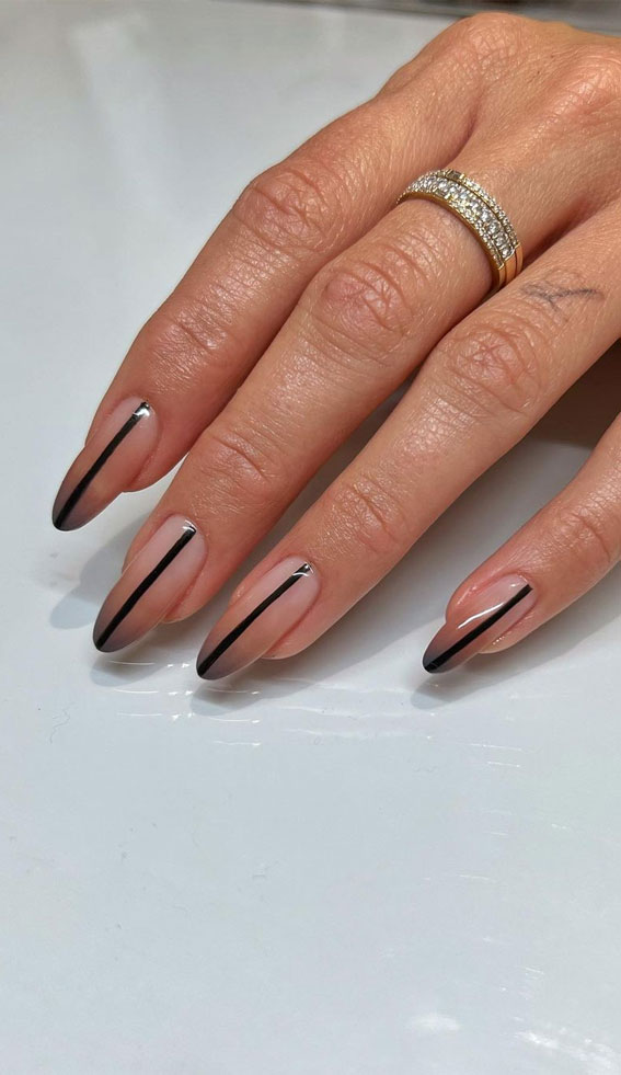 Minimalist Nail Art Ideas That Aren’t Boring : Smoke Ombre Nails