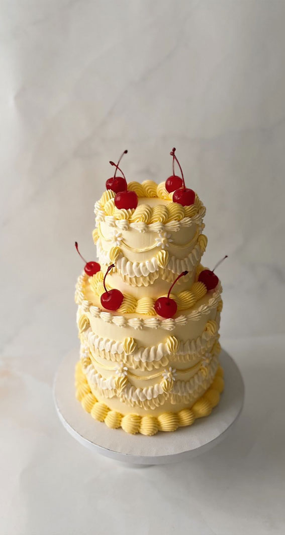 50 Lambeth Cake Ideas for Masterful Cake Decorating : Yellow Tiered Daisy Marie Antoinette 