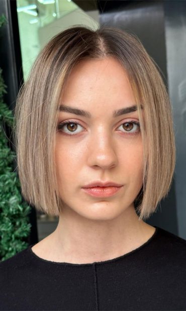 43 Structured Sophistication Bob Haircut Ideas : Chin Length Sleek Bob