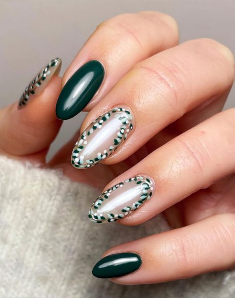 Glam Festive Christmas Nail Art Ideas Mistletoe Wreaths And Green Nails 8092