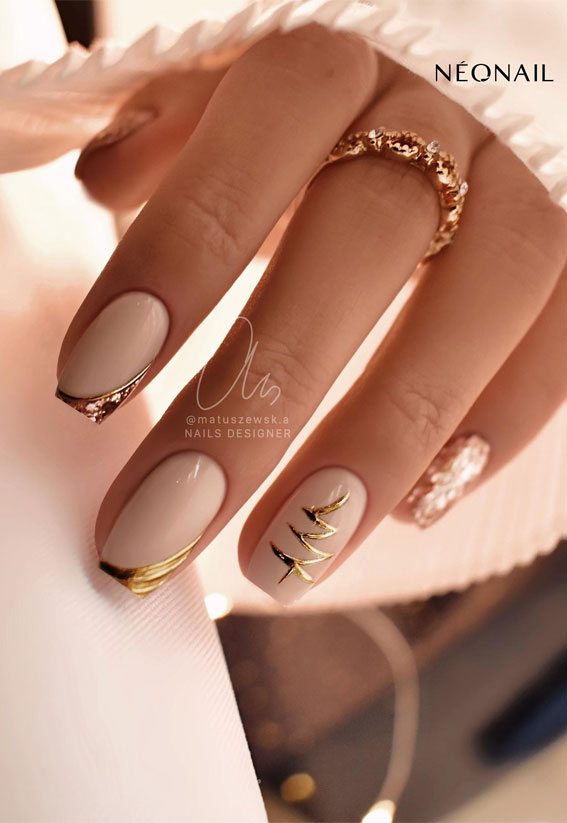 Magical Christmas Nail Art Inspirations : Gold Chrome Tip Festive Nails