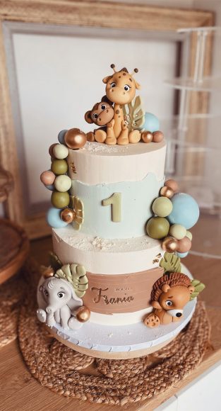 41 First Birthday Cake Ideas to Celebrate Milestone Moments : One Wild ...