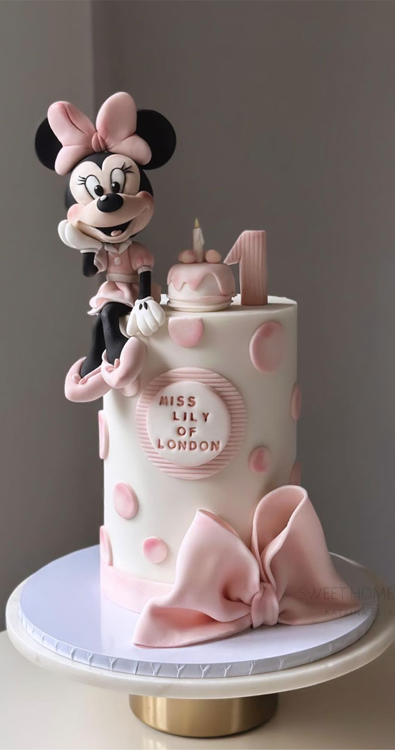 41 First Birthday Cake Ideas to Celebrate Milestone Moments : Minnie Sits on the Cake
