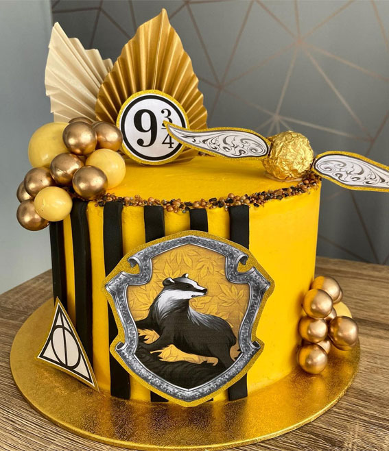 52 Enchanting Harry Potter Cake Ideas for Wizards and Witches : Hufflepuff Cake