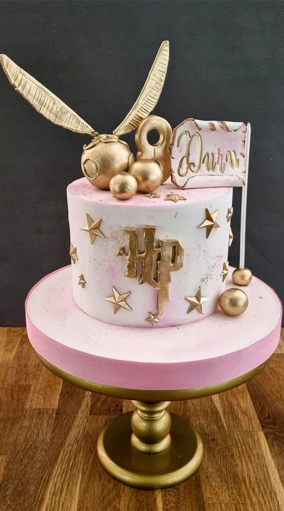 52 Enchanting Harry Potter Cake Ideas for Wizards and Witches : Gold Star & Golden Snitch