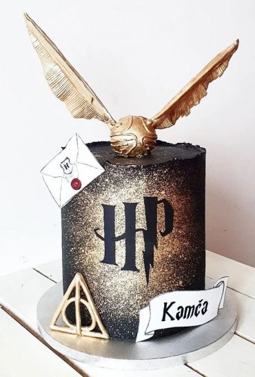 52 Enchanting Harry Potter Cake Ideas For Wizards And Witches : Black ...