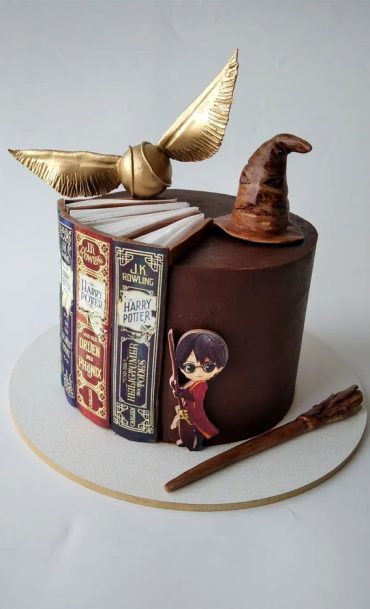 52 Enchanting Harry Potter Cake Ideas For Wizards And Witches : Spell ...