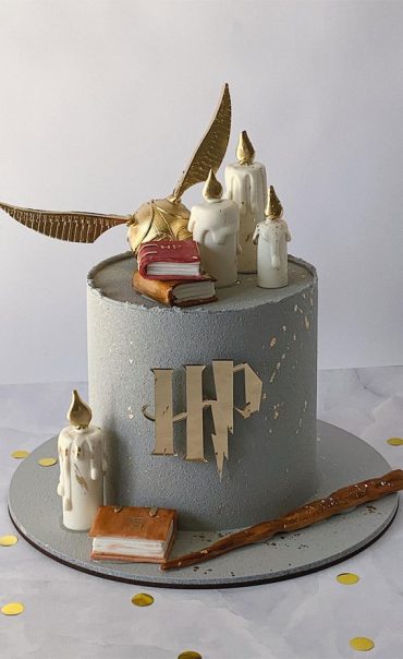 52 Enchanting Harry Potter Cake Ideas For Wizards And Witches : Simple ...