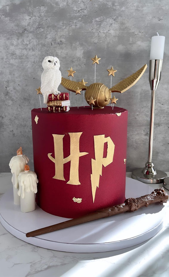 52 Enchanting Harry Potter Cake Ideas for Wizards and Witches : Deep Red Cake
