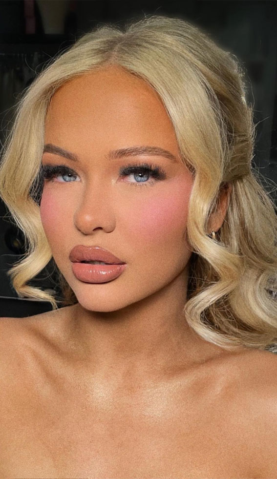 30 Dazzling Makeup Looks for Every Occasion : Barbie Inspired Look