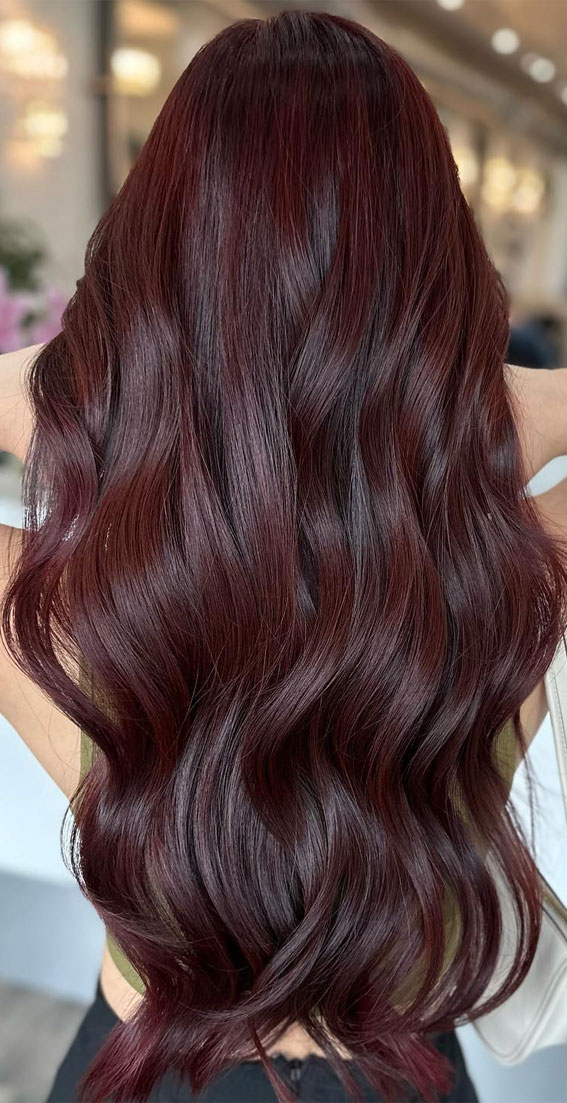 black cherry-inspired hair color, hair color trends, brunette, brown balayage, dark hair color ideas, biscuit hair colours, hair color ideas, spring hair colors, blonde balayage, honey brown bronde, bronde hair colors
