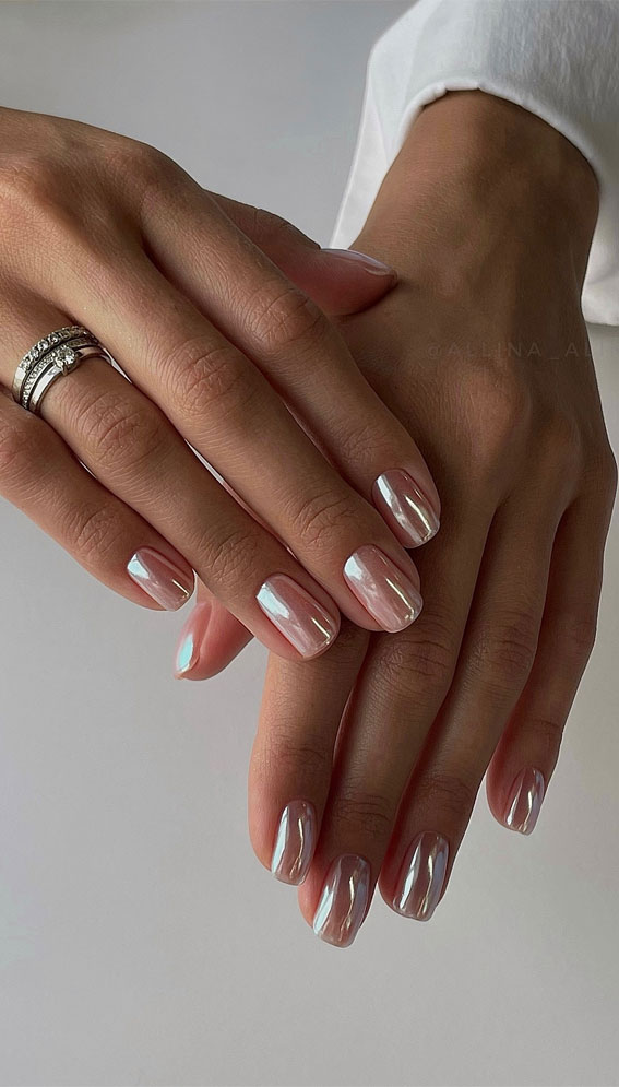 42 Cute Spring Nail Art Inspirations : Effortless chrome short Nails