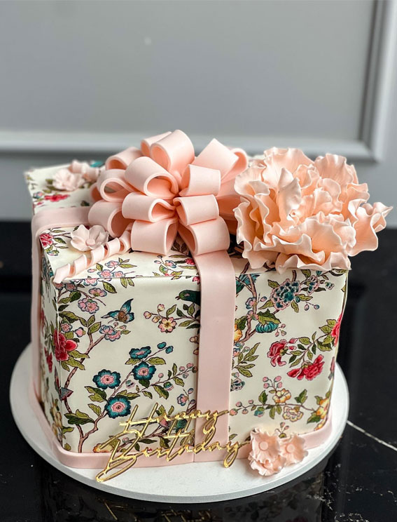 50 Birthday Cake Ideas To Delight And Impress : Vintage Floral Elegance