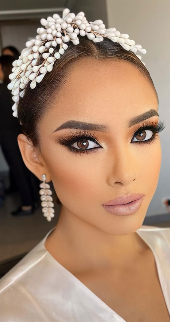 40 Radiant Bridal Glamour Wedding Makeup Ideas : Allure of Sultry Sophistication