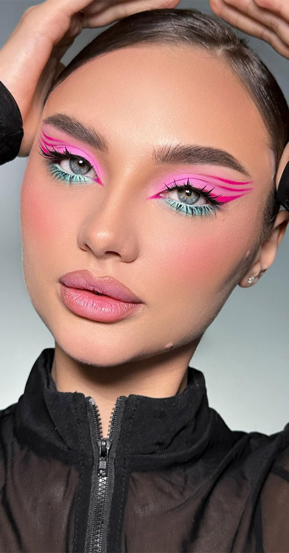 50 Vibrant Makeup Looks for Bright Weather : Mint & Pink Graphic Look