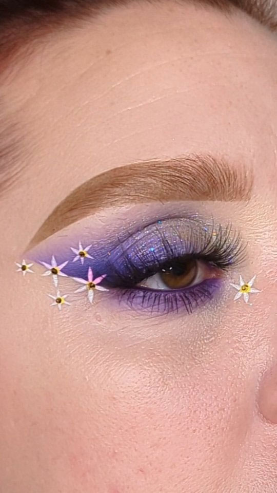 50 Vibrant Makeup Looks For Bright Weather : Daisy Dreamland