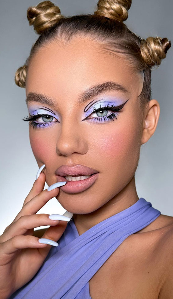 50 Vibrant Makeup Looks for Bright Weather : Lilac & Chocolate Cat Eyes