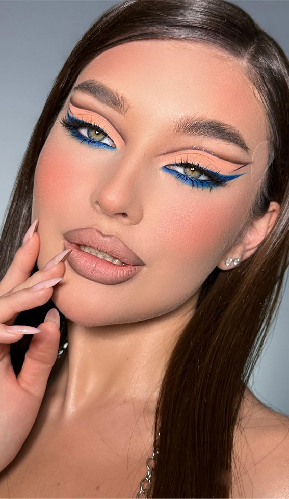 50 Vibrant Makeup Looks for Bright Weather : Peach Cut Crease + Blue Teal Liner