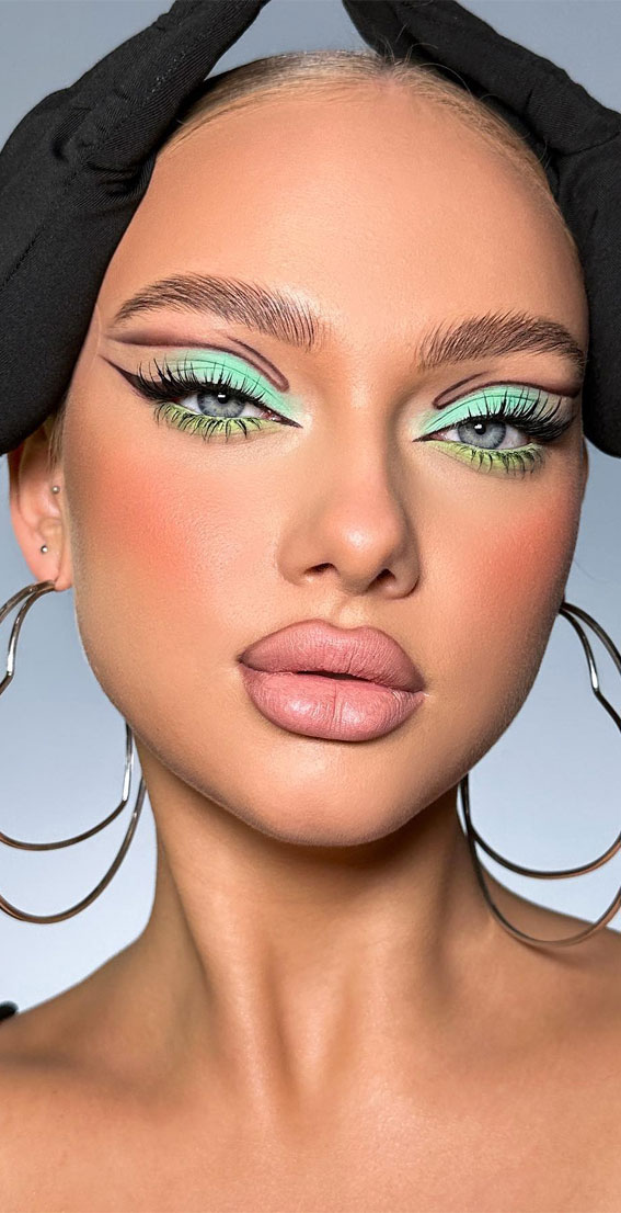 50 Vibrant Makeup Looks For Bright Weather : Minted Meadow