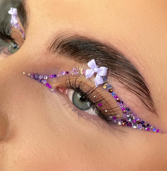 50 Vibrant Makeup Looks For Bright Weather : Bow + Purple Rhinestones Outline
