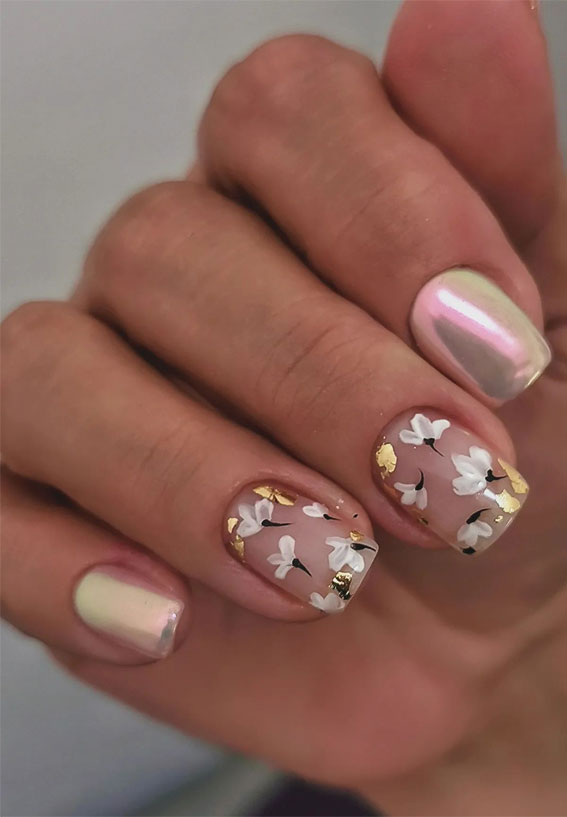 40 Spring-Inspired Nail Designs : Elegant Floral Short Nail Art