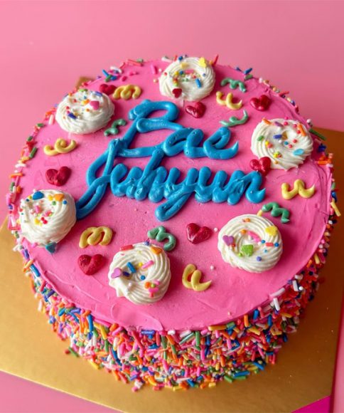 25 Sprinkle Cake Ideas to Sweeten Your Celebration : Bright Pink ...