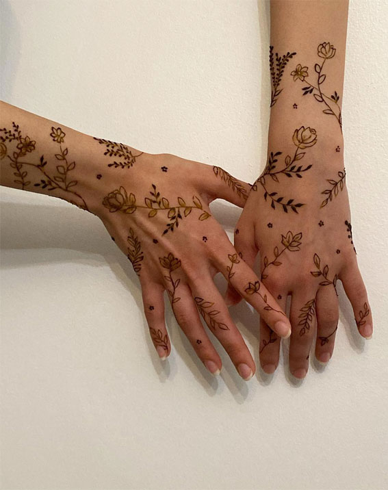 30 Timeless Henna Ideas For Stylish Expressions : Delicate Floral & Vines Henna