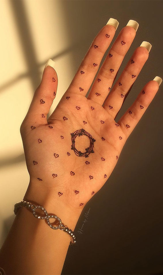 30 Timeless Henna Ideas for Stylish Expressions : Tiny Love Pattern Henna