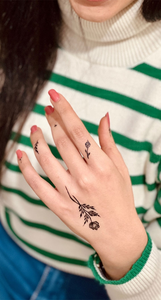 30 Timeless Henna Ideas For Stylish Expressions : Understated Simple Henna