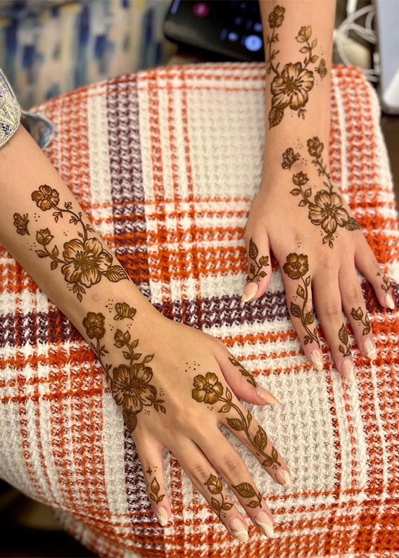 30 Timeless Henna Ideas For Stylish Expressions : Romantic Flourishes Henna