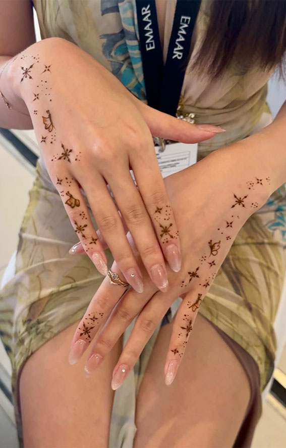 30 Timeless Henna Ideas for Stylish Expressions : Flutter Butterflies & Sparkles