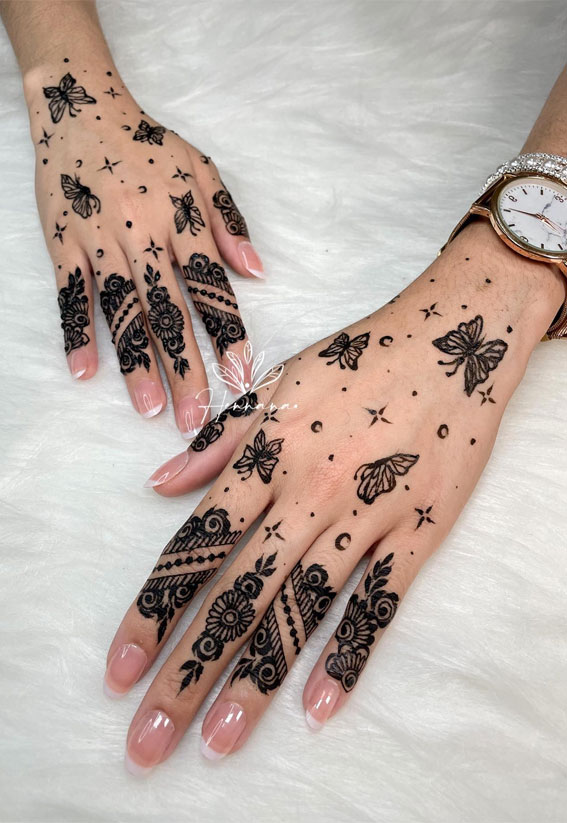 30 Timeless Henna Ideas for Stylish Expressions : Intricate Floral & Butterfly Pattern