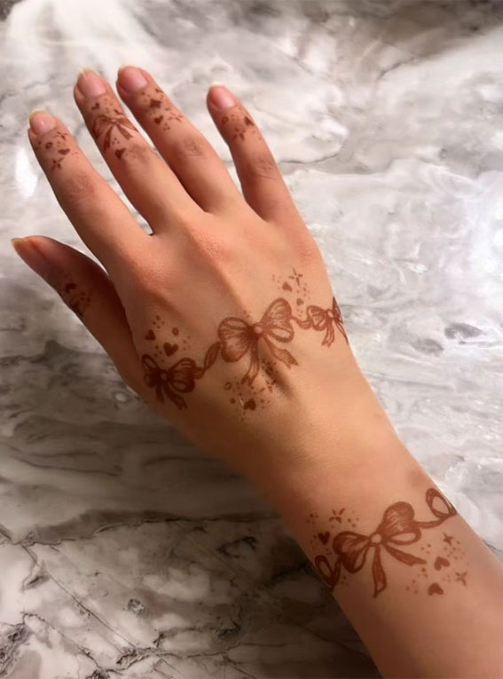 30 Timeless Henna Ideas for Stylish Expressions : Dazzling Henna with Bows