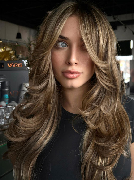 30 Fabulous Long Layered Haircut Ideas for 2024 : Honeyed Caramel Butterfly Layers