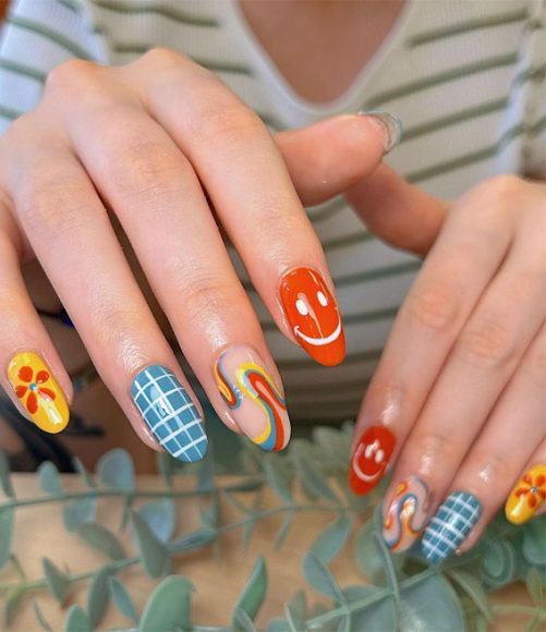 20 Nostalgic Retro Nail Designs For The Modern Era : 70s Inspired Nails