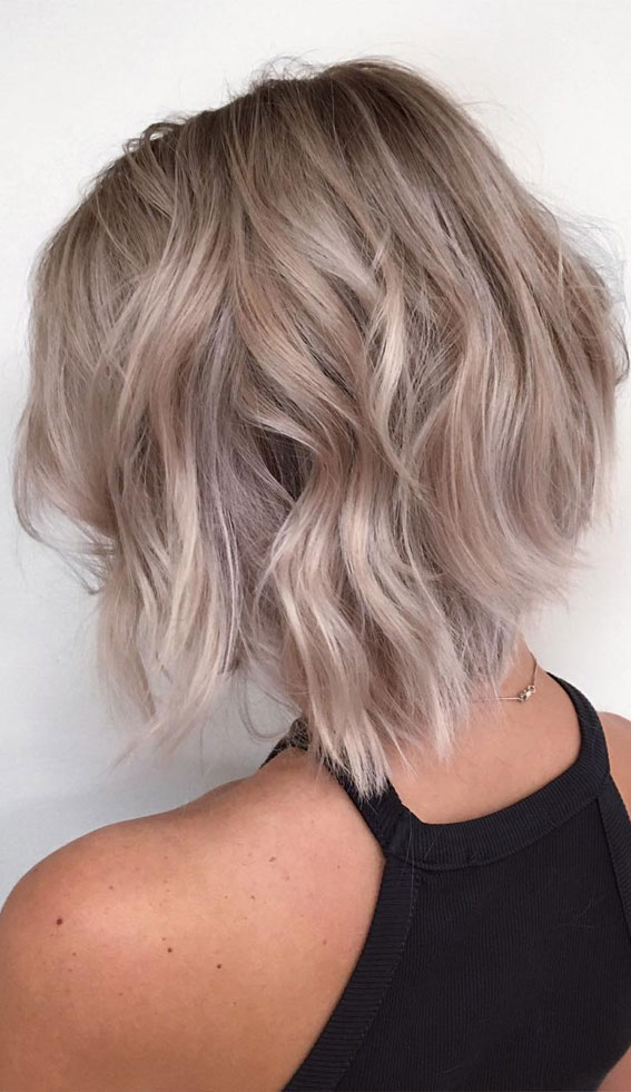 25 Wavy Bob Hairstyles For The Warm Season : Ash Blonde Wavy Bob