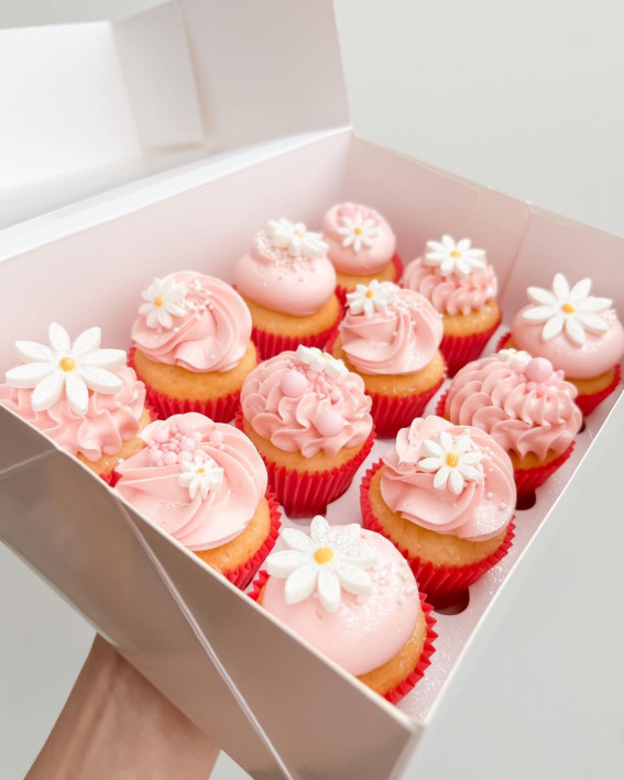 30 Tempting Cupcake Varieties : Pink Buttercream Mini Daisy Cupcakes