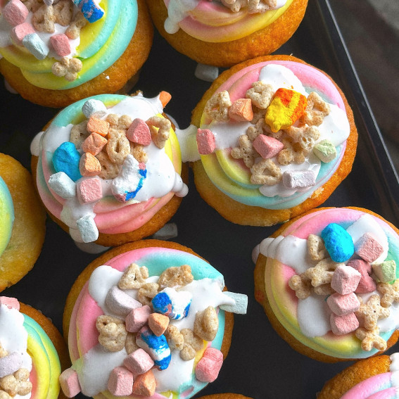 30 Tempting Cupcake Varieties : Rainbow Swirl & Lucky Charms